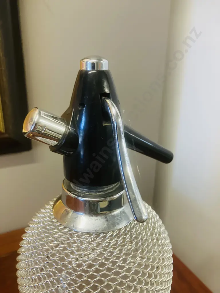 Soda Syphon With Bulbs Image 1++