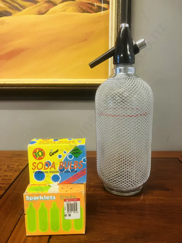 Soda Syphon With Bulbs Image 1++