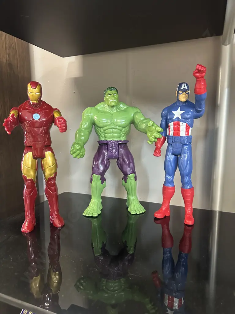 Vintage Action Figurines In Hasbro Titan Marvel Incredible Hulk, Captain America & Iron ManAvengers Image 1++