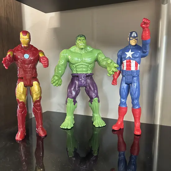 Vintage Action Figurines In Hasbro Titan Marvel Incredible Hulk, Captain America & Iron ManAvengers
