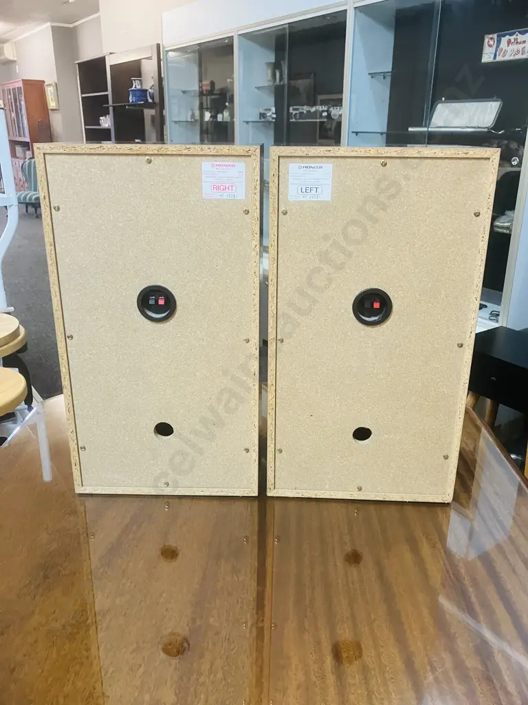 Pair of Pioneer S-J310V Stereo Speakers - 65W 80 Ohm Image 1++