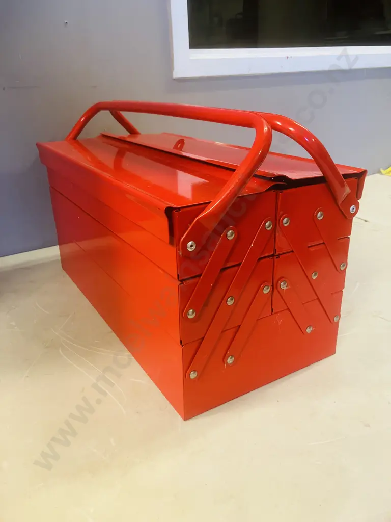 Red Steel Cantilever Toolbox With Socket Set & Assorted Tools Image 1++