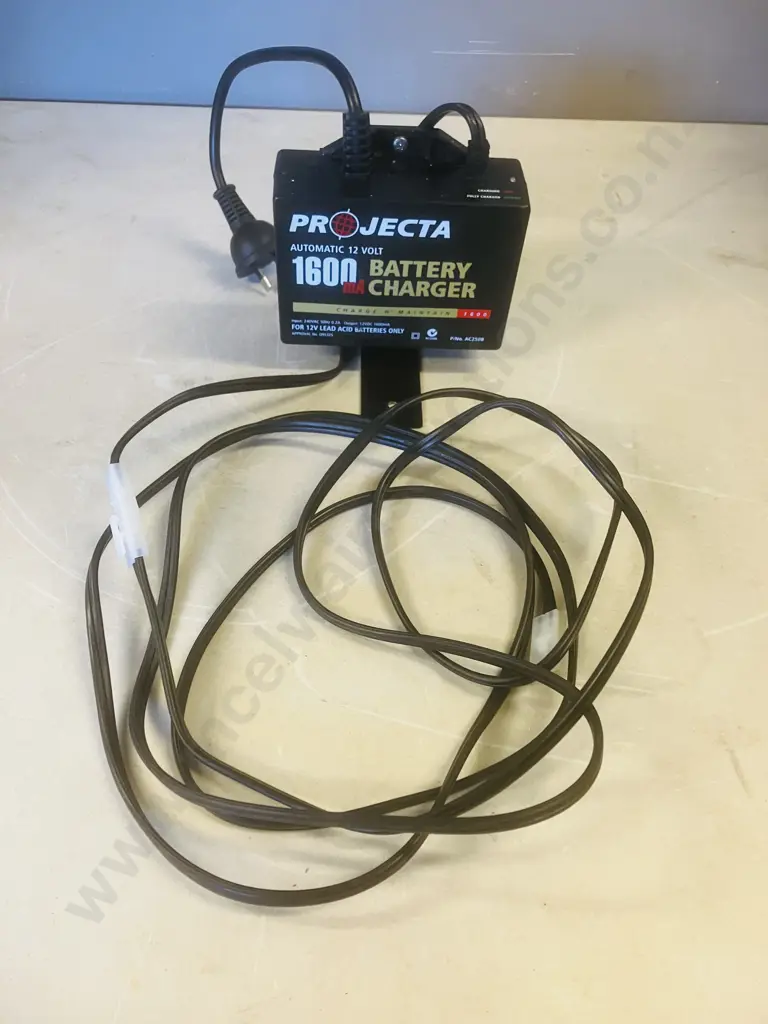 Projecta Automatic 12V 1600mA 2 Stage Battery Charger - AC250B Image 1++