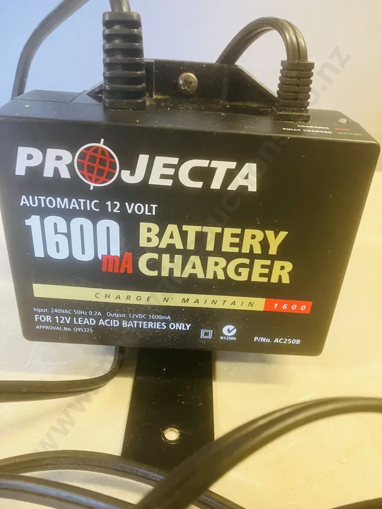Projecta Automatic 12V 1600mA 2 Stage Battery Charger - AC250B Image 1++