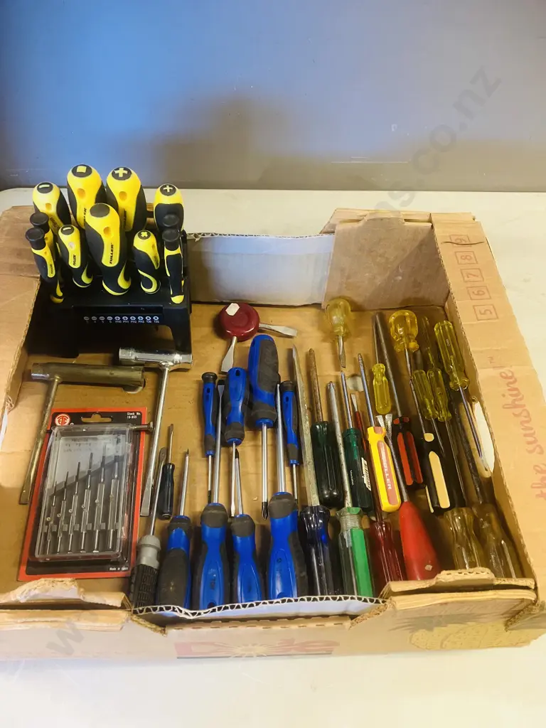 Box Lot Screwdrivers, Tools Etc Image 1++