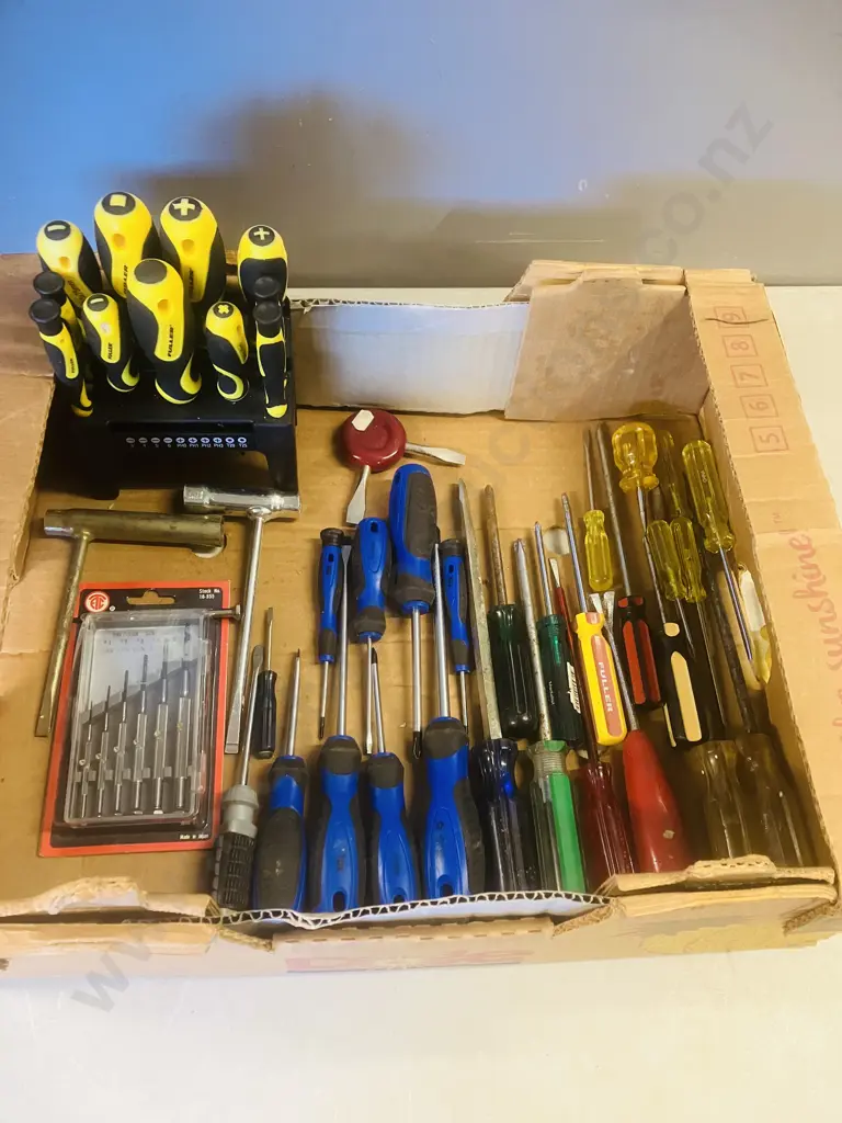 Box Lot Screwdrivers, Tools Etc Image 1++