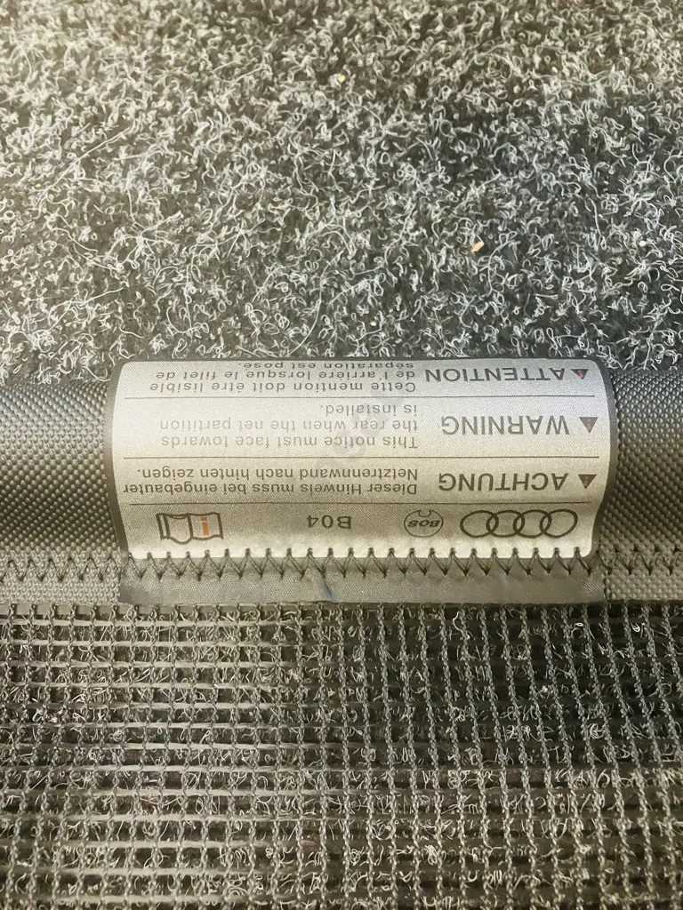 Audi Cargo Net Partition - 4MO 861 691 B Image 1++