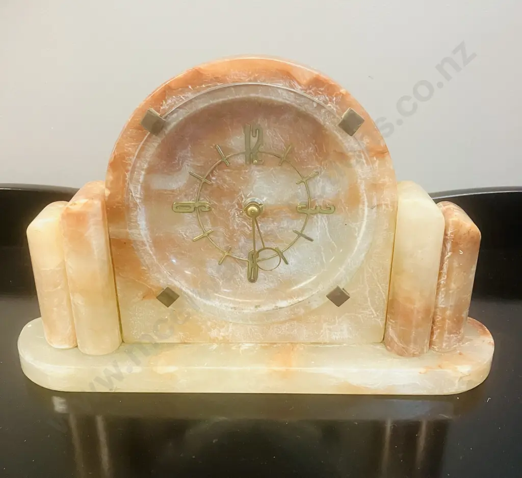 Art Deco Onyx Mantle Clock, Onyx Art Scotland. 18.5 x 30cm Image 1++
