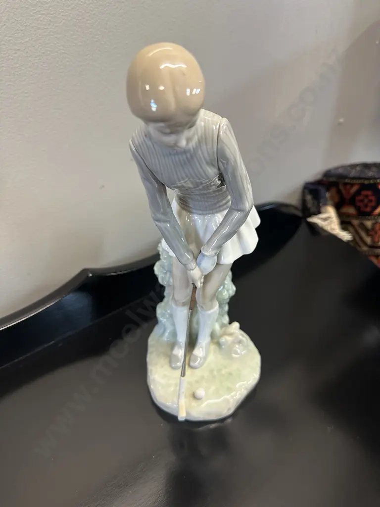 Lladro Lady Golfer Figurine H28cm. Image 1++