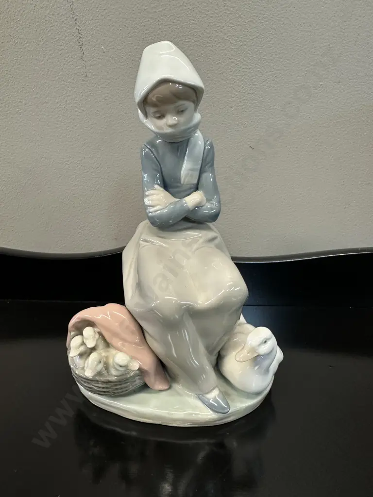 Lladro Figurine Girl With Ducks H21cm. Image 1++