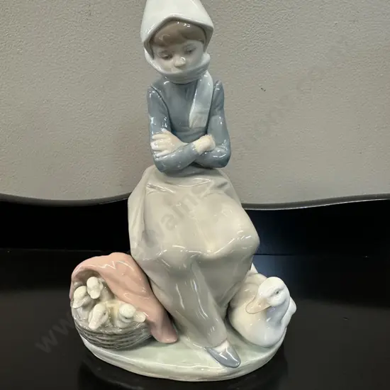 Lladro Figurine Girl With Ducks H21cm.