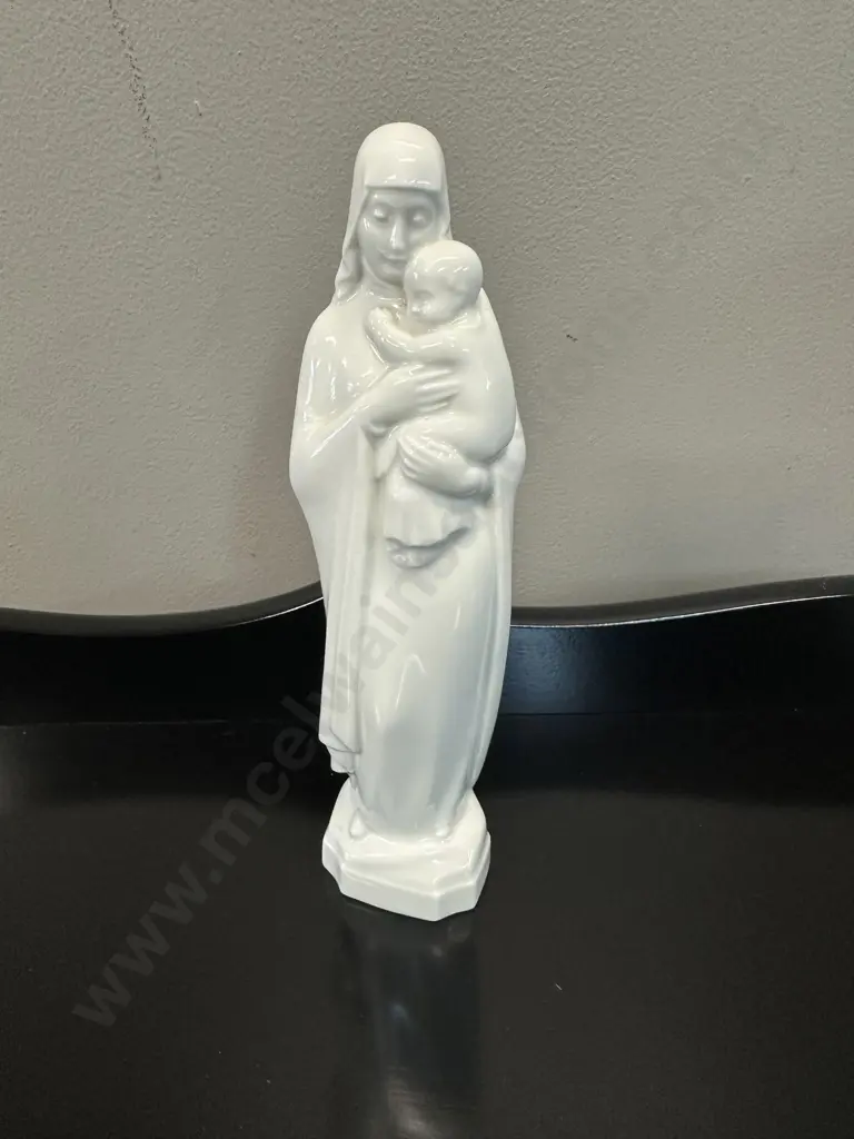 Royal Copenhagen Blanc de China Standing Madonna With Child Figurine #3658 H22cm. Image 1++