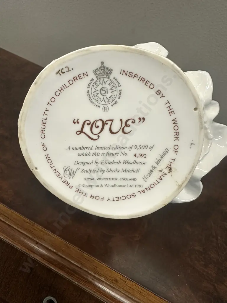 Royal Worcester Love Limited Edition Figurine H19cm. Image 1++