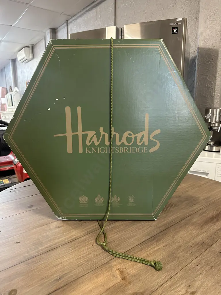 Harrods Knightbridge Hat Box 24x65x60cm. Image 1++