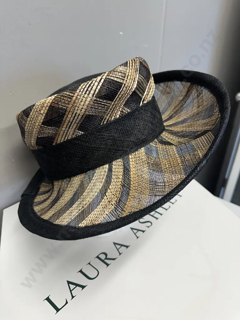 Laura Ashley Womens Formal Hat Made In Italy Black & Tan With Hat Box Image 1++