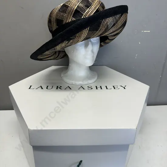 Laura Ashley Womens Formal Hat Made In Italy Black & Tan With Hat Box