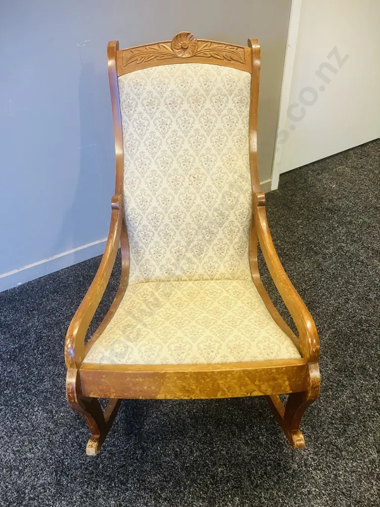 Small Antique Rocking Chair Image 1++