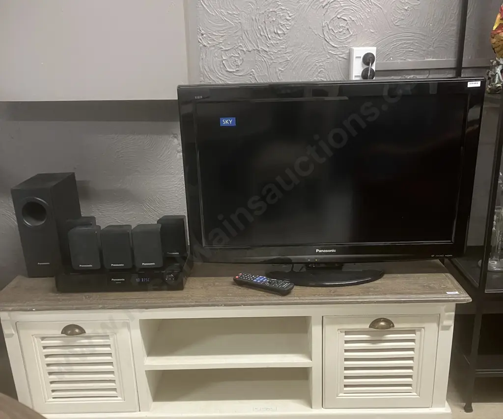 Panasonic Viera 32" LCD TV TH-L32X25Z & DVD Home Theatre Sound System SA-PT70 With Remote Control Image 1++