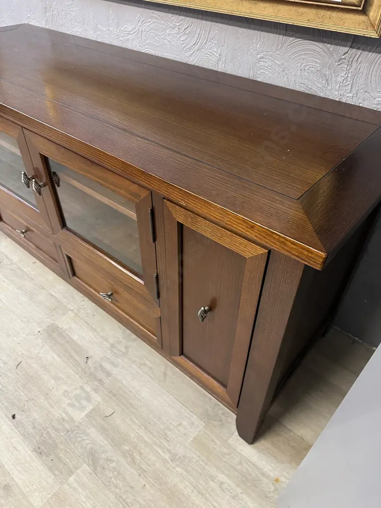 Oak Entertainment Unit, 2 x DVD / CD Storage Slide Out Drawers, 2 Glazed Doors, 2 Drawers. H73 W159.5 D55cm Image 1++