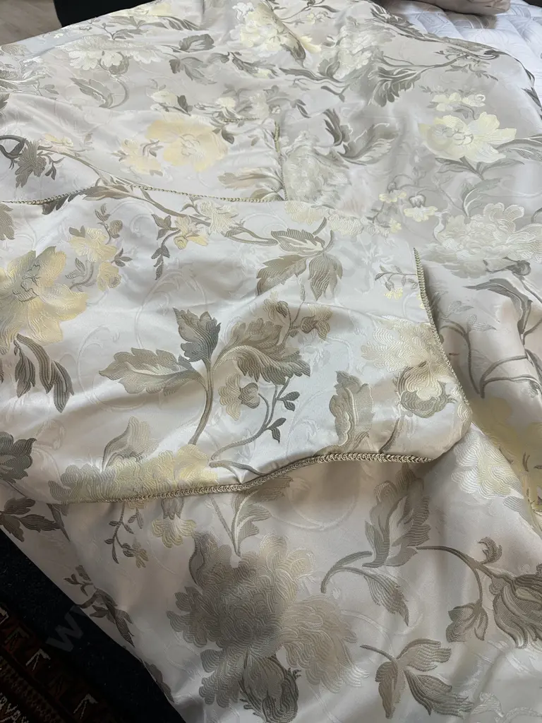 Queen Size Duvet Cover, Inner & 2 x Pillow Cases Image 1++