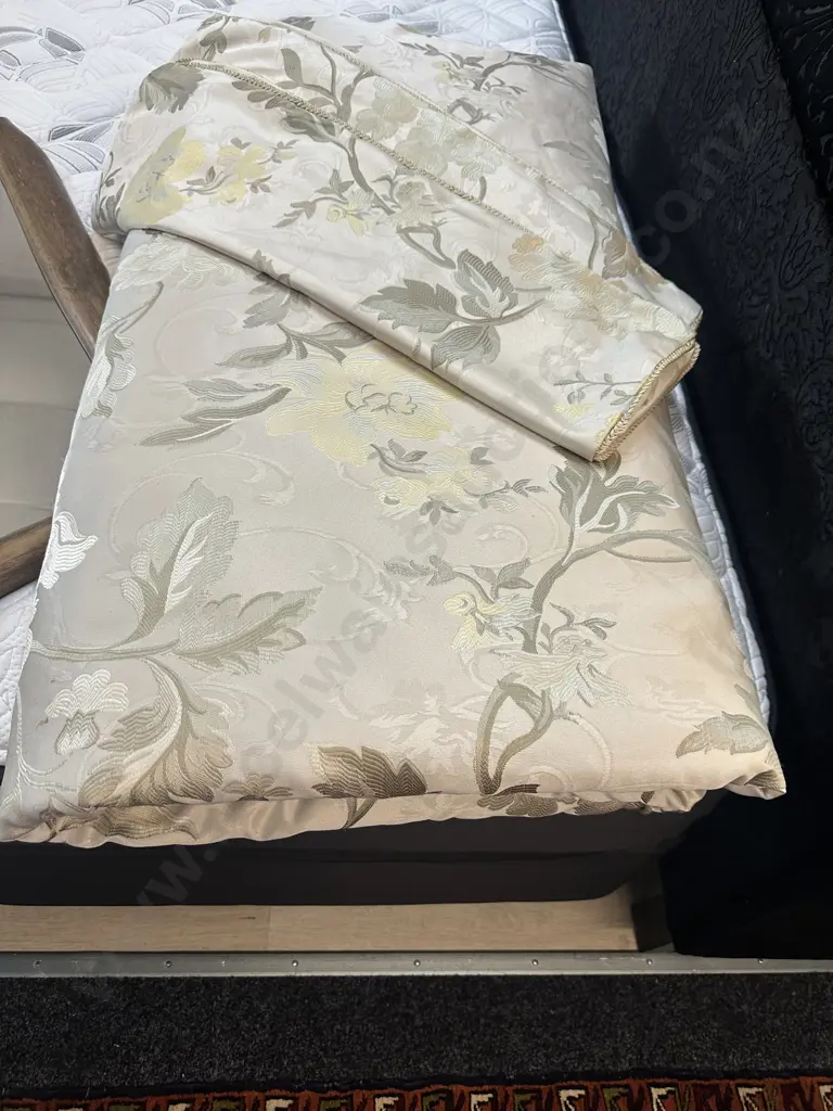 Queen Size Duvet Cover, Inner & 2 x Pillow Cases Image 1++