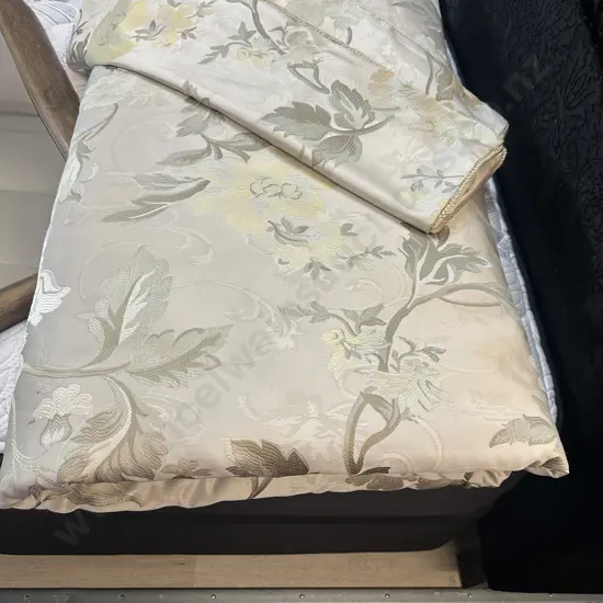 Queen Size Duvet Cover, Inner & 2 x Pillow Cases