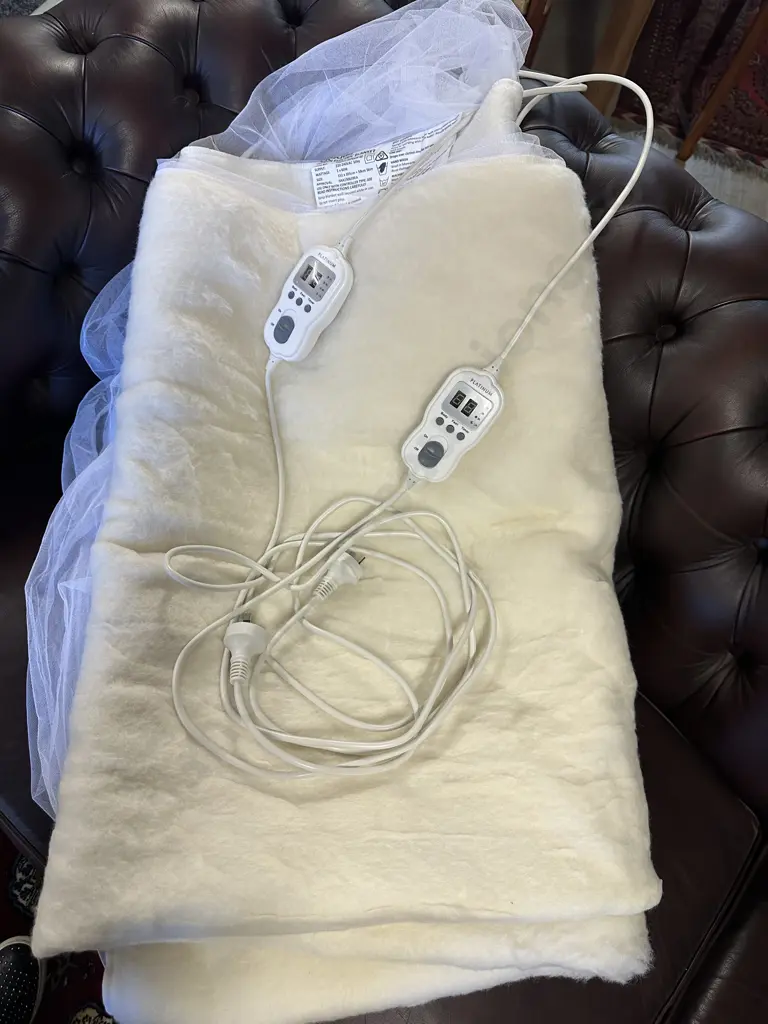 Goldair Platinum Wool Multizone Electric Blanket Model TTS-2X60D Image 1++