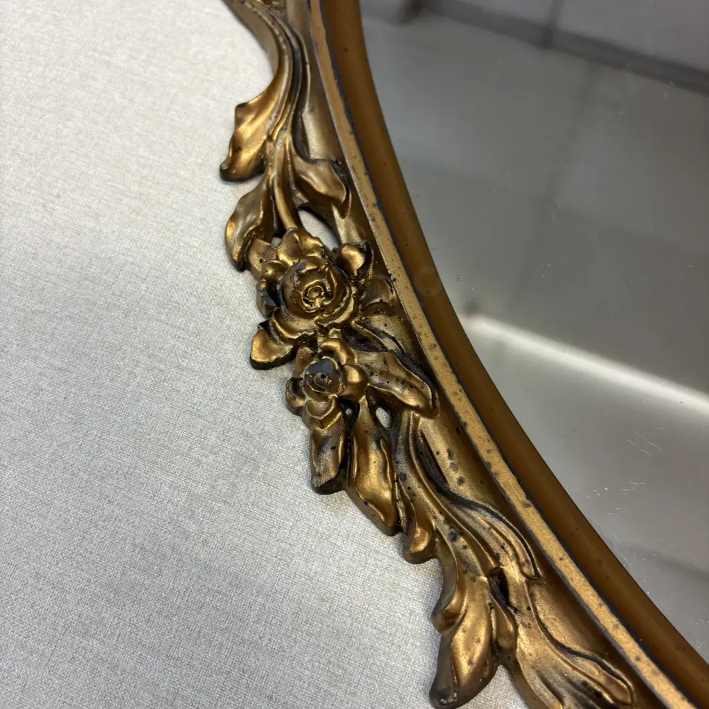 Antique Oval wooden carved Mirror. Gilded decorative frame. 67 x 44cm Image 1++