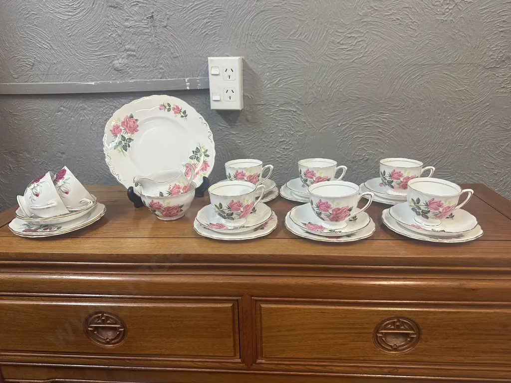 Assorted Colclough Teaware (af to sugar bowl)  Image 1++