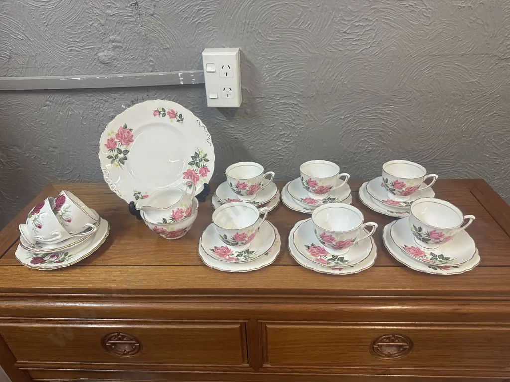 Assorted Colclough Teaware (af to sugar bowl)  Image 1++