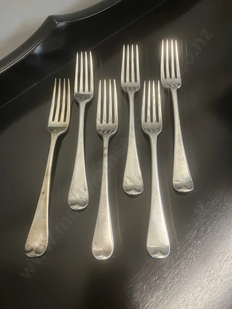 A Set of Six Georgian Sterling Silver Dinner Forks by William Eley & William Fearn, Hallmarked 1800 London (387 Grams) Image 1++