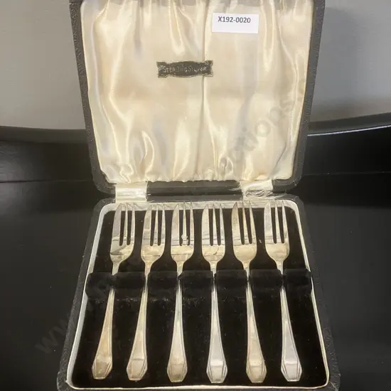 A Cased Set of Six Hallmarked Sterling Silver Pastry Forks - Angora Silver Plate Co, Sheffield 1937
