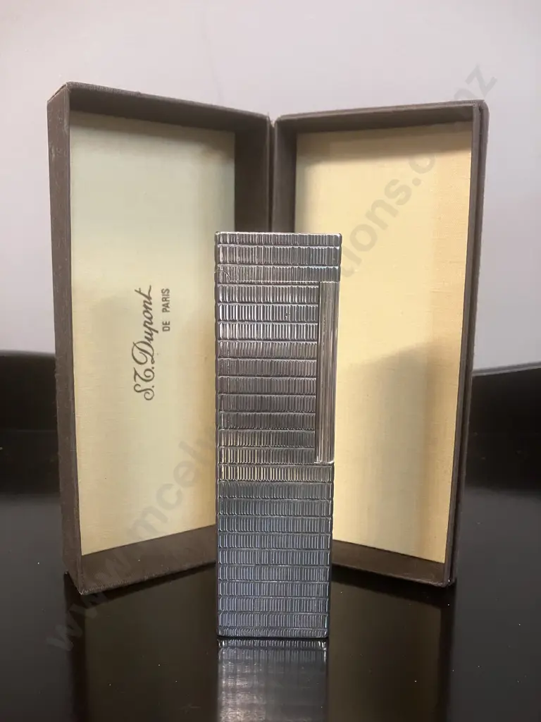 Classic S.T. Dupont Ligne 1 Table Lighter in Box, Silver Plated Classic Deep Checked Pattern 1980’s Image 1++
