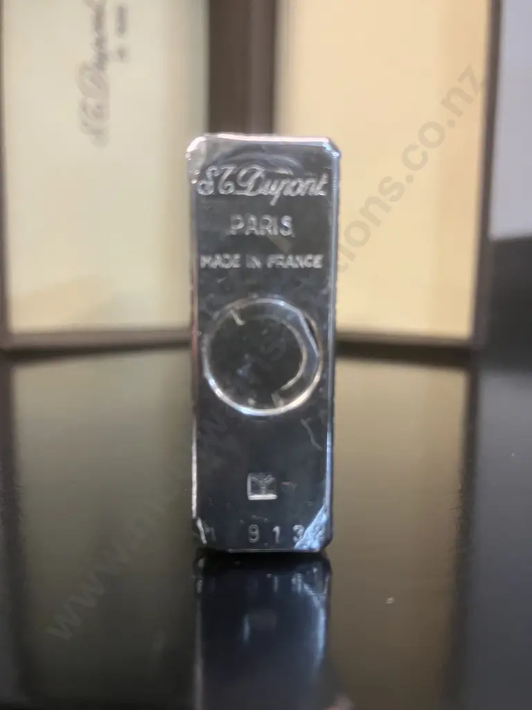 Classic S.T. Dupont Ligne 1 Table Lighter in Box, Silver Plated Classic Deep Checked Pattern 1980’s Image 1++