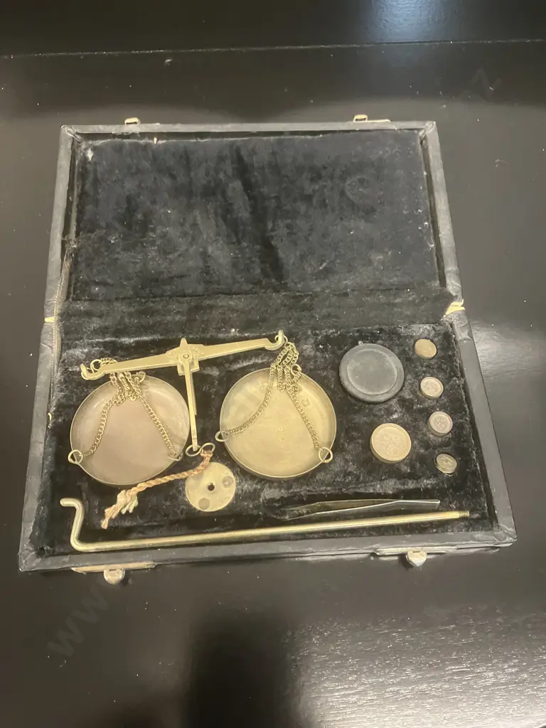 Vintage India Travelling 'Gold' Weighing Scales In Velvet Lined Box (As Found) Image 1++