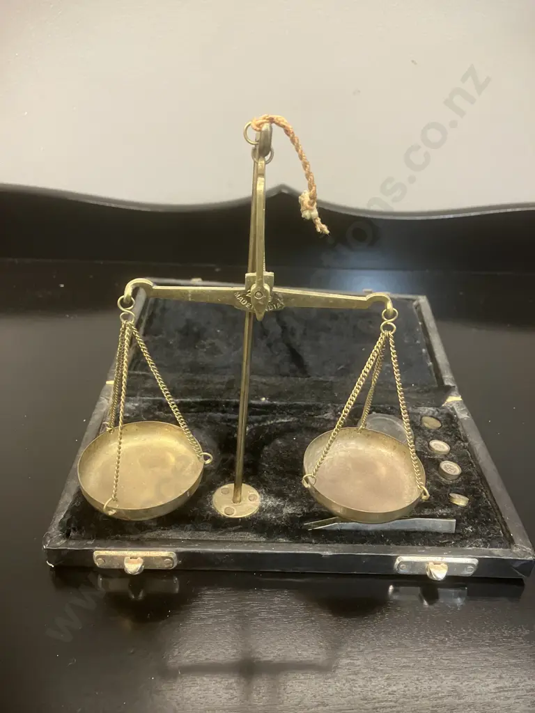 Vintage India Travelling 'Gold' Weighing Scales In Velvet Lined Box (As Found) Image 1++