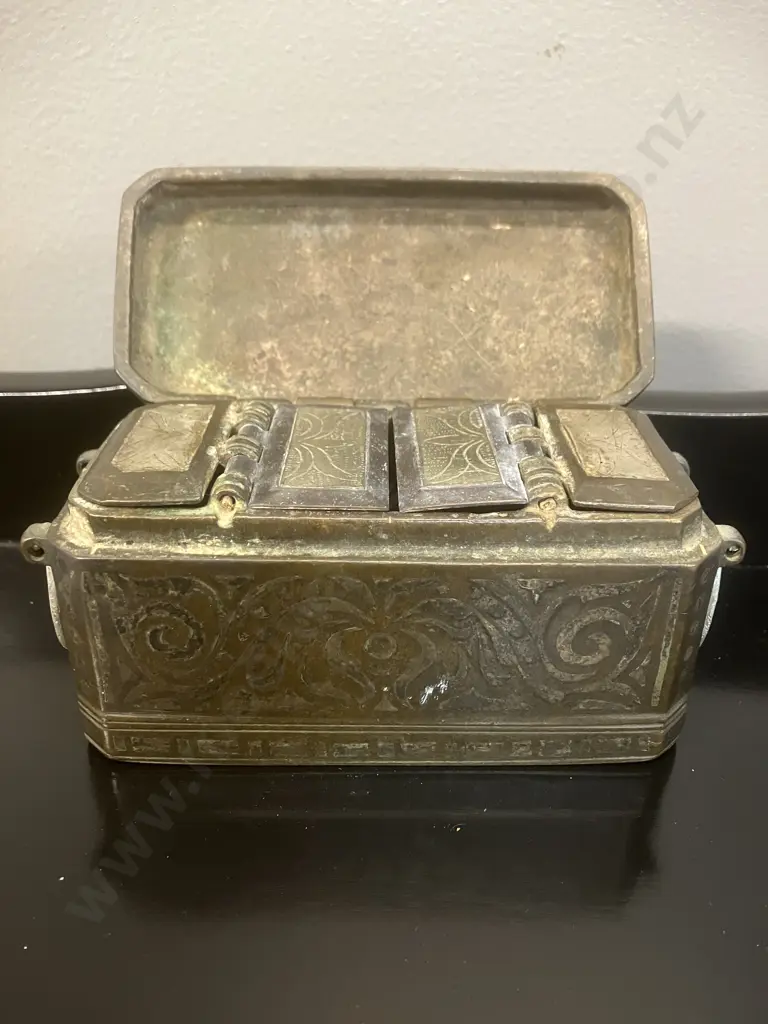 Antique Mindanao Philippines Betel Nut Box, Bronze With Silver Inlay Image 1++