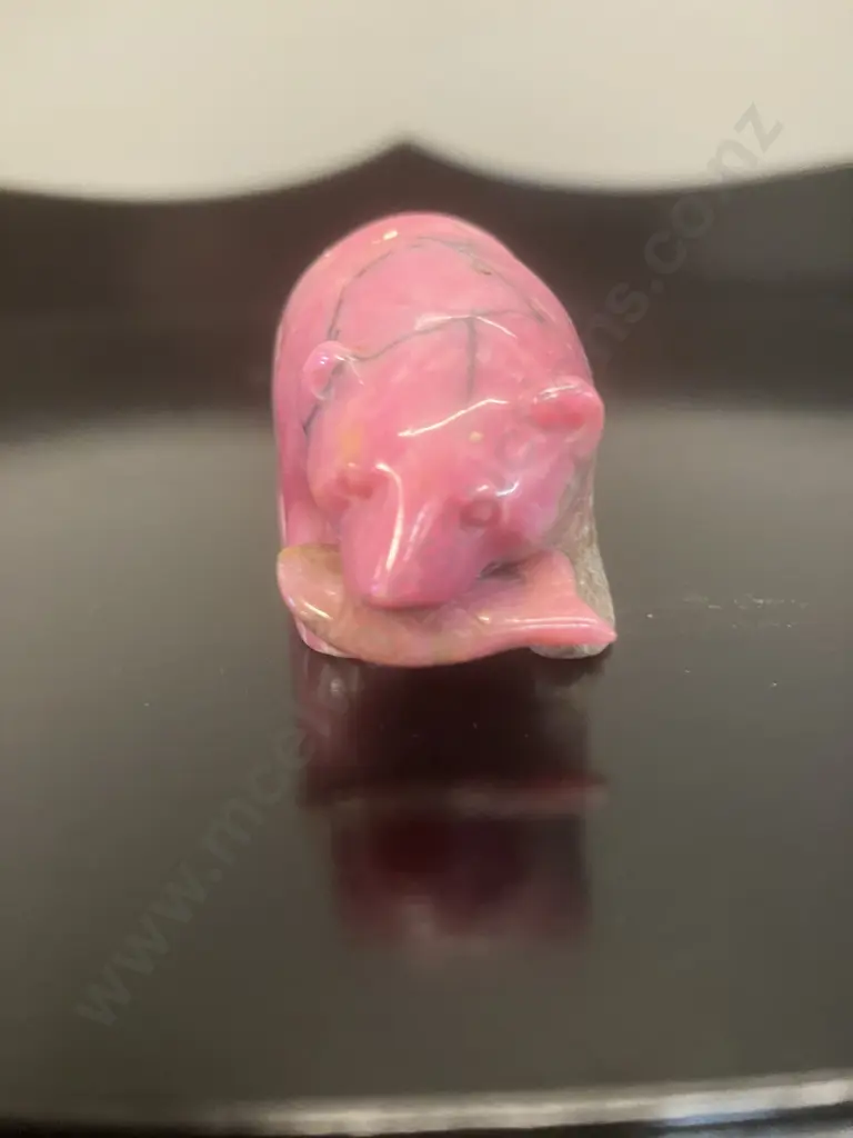 Vintage Rhodonite Figure of a Bear With Salmon. 3 x 5cm Image 1++