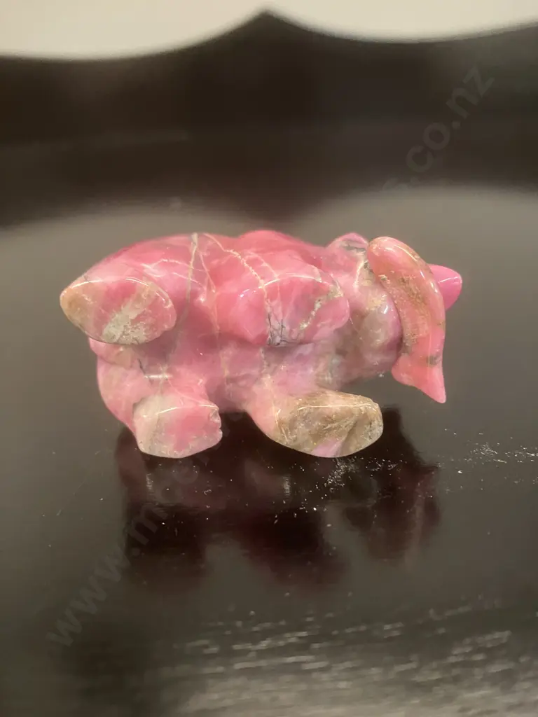 Vintage Rhodonite Figure of a Bear With Salmon. 3 x 5cm Image 1++