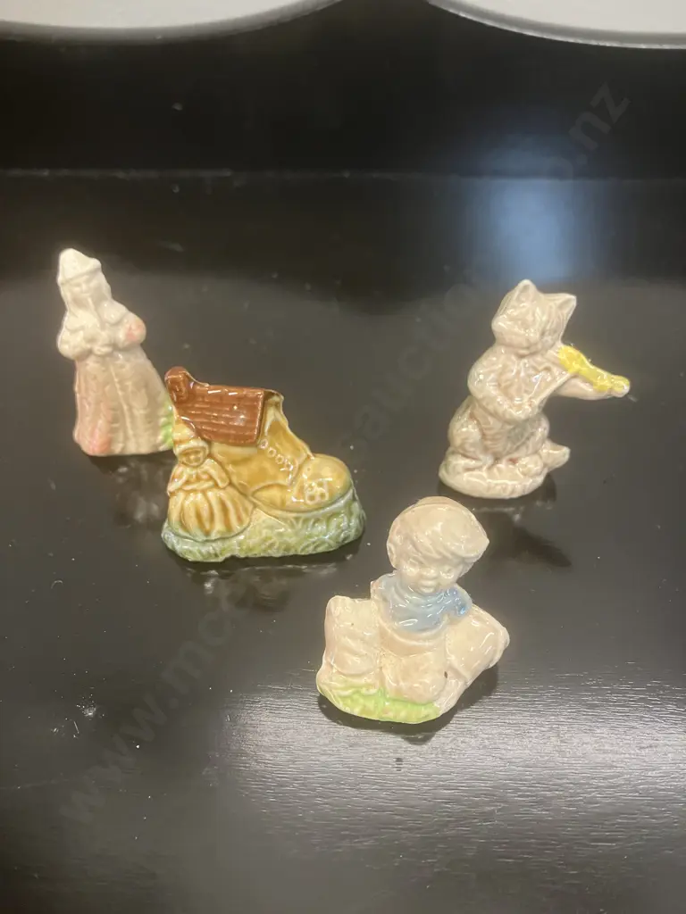 Four Wade Whimsie Figurines Nursery Rhymes Image 1++