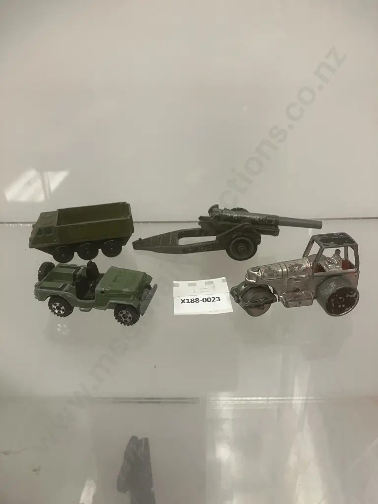 Tomy Tomica No. 25 Mitsubishi Jeep H-J58 Army Green Made in JAPAN With Other Toys Image 1++