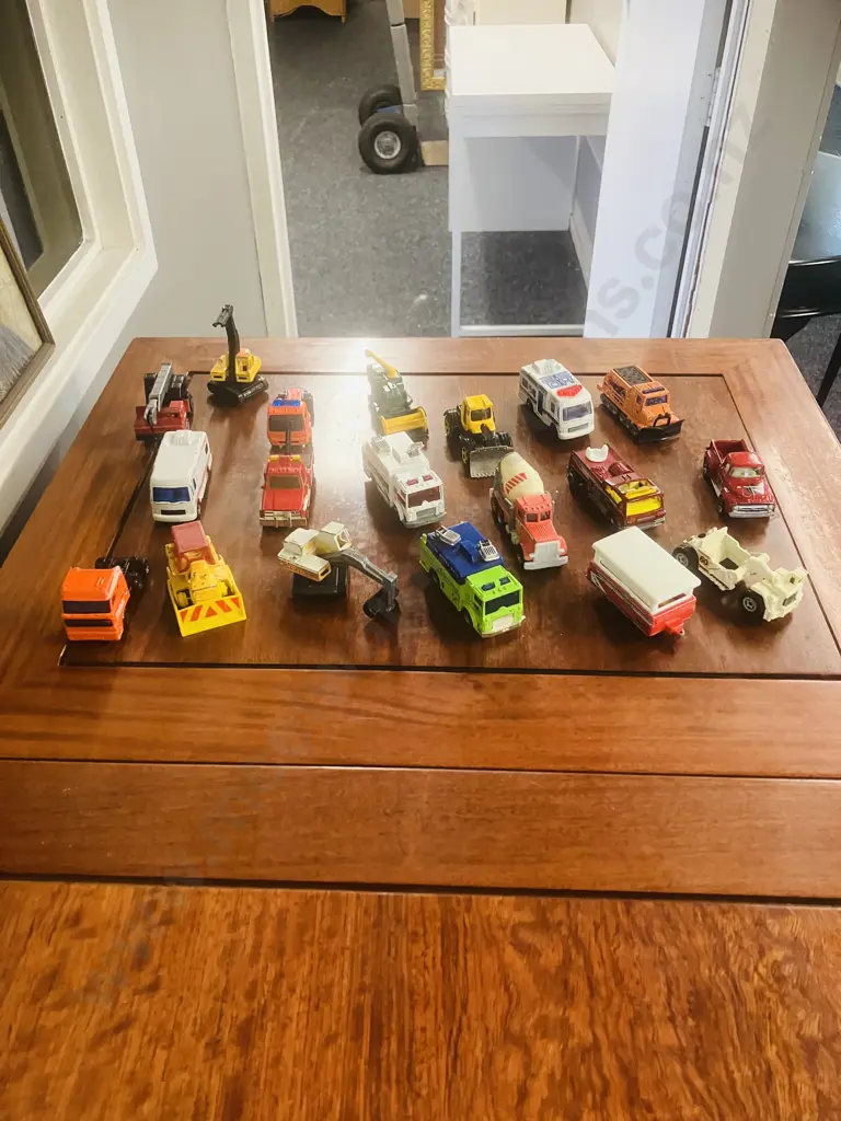 Nineteen Vintage Matchbox Diecast Models Image 1++