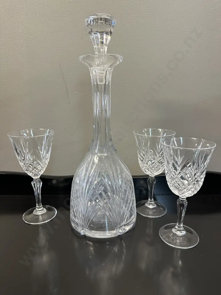 Vintage Crystal Decanter & Wine Glasses x3 Image 1++