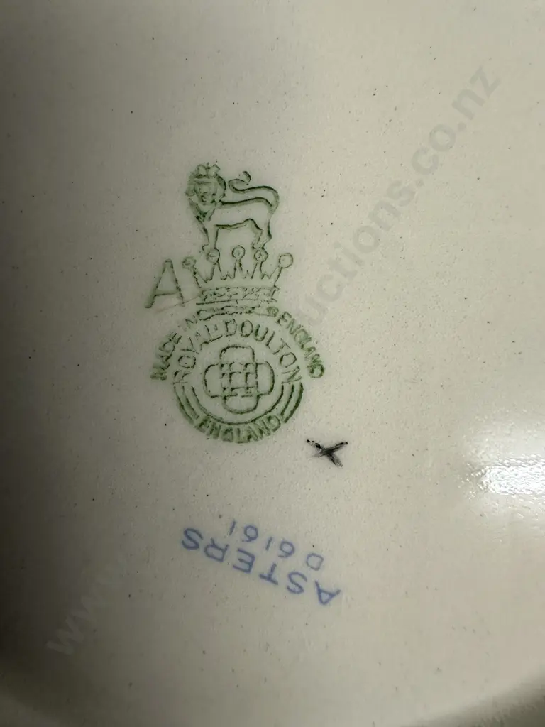 Royal Doulton 'Asters' Oval Serving Dish, Lidded Dish & Bowl Pattern # D6161 Image 1++