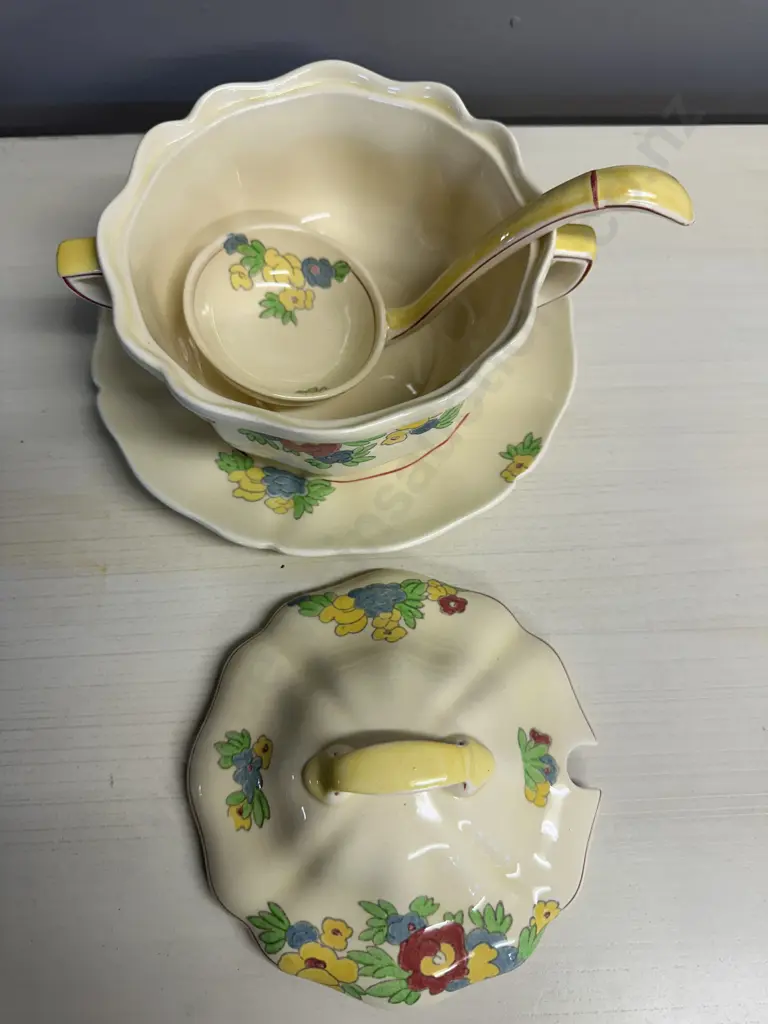 Royal Doulton 'Minden' Covered Sauce Tureen & Ladle Image 1++