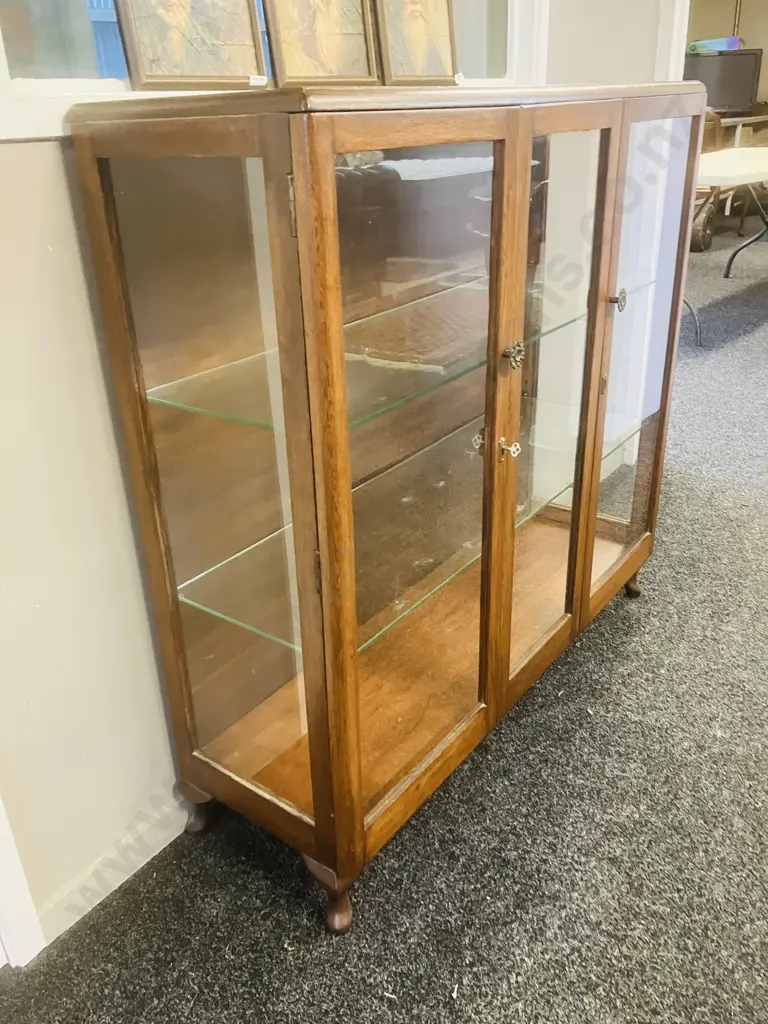 Oak China Display Cabinet, 2 Glass Shelves, Double Door With Key, Cabriole legs. H104 W106 D34cm Image 1++
