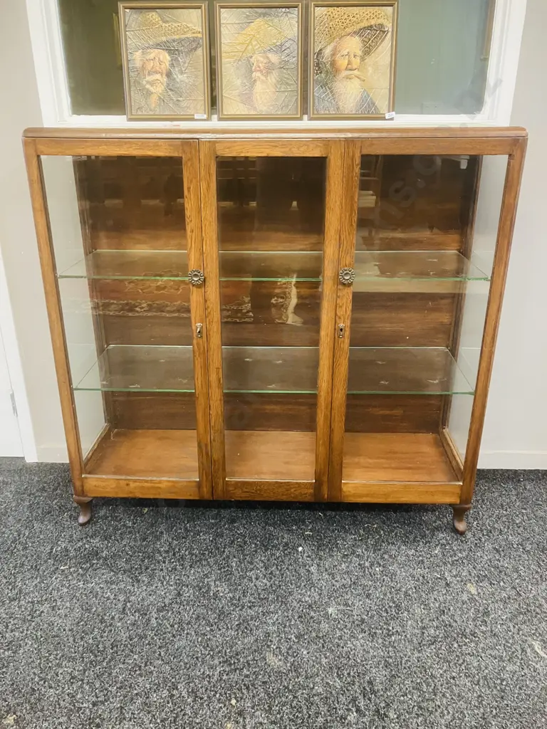 Oak China Display Cabinet, 2 Glass Shelves, Double Door With Key, Cabriole legs. H104 W106 D34cm Image 1++