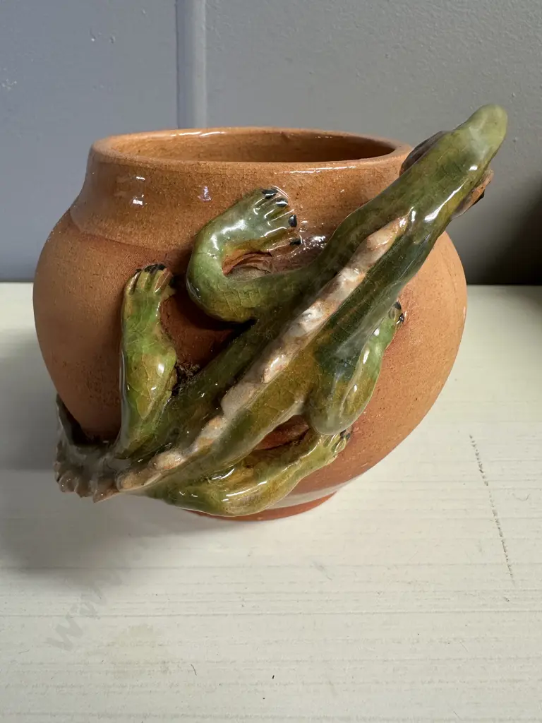 Vintage Terracotta Pot With Raised Lizard Design H12cm. Image 1++