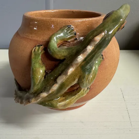 Vintage Terracotta Pot With Raised Lizard Design H12cm.