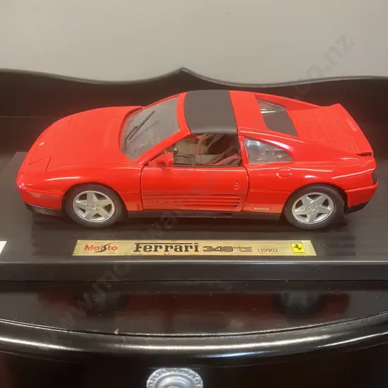 Maisto 1/18 1990 Red Ferrari 348 TS Diecast Model Car With Display Stand